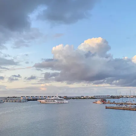 Lungomare Oro, Penthouse Am Yachthafen, Traum Meerblick, Hunde Erwuenscht 카페룬